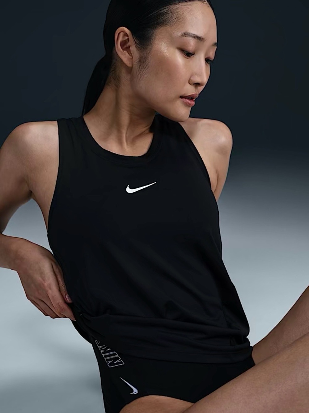 Nike New Swim Hydroguard Women's Dri-FIT UV Tank Top In black size M
NWT